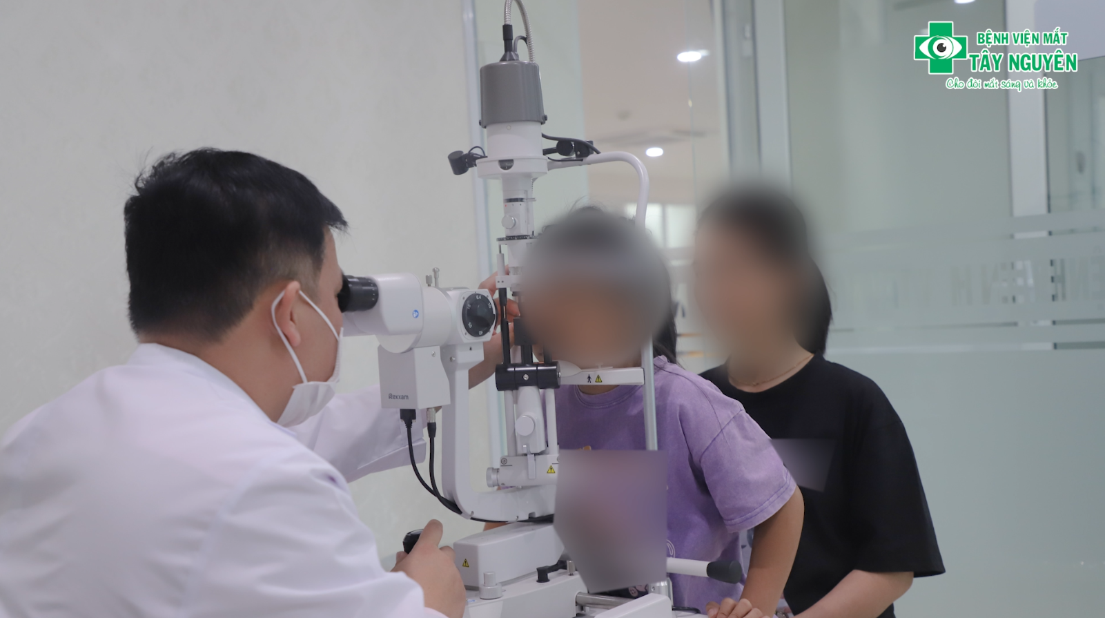 Hành trình giành lại ánh sáng cho đôi mắt bé gái 12 tuổi