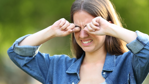 Khô mắt do thời tiết